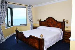 Отели типа «постель и завтрак» Reddans bar and B and B Беттистаун Двухместный номер Делюкс с 1 кроватью и видом на море-1